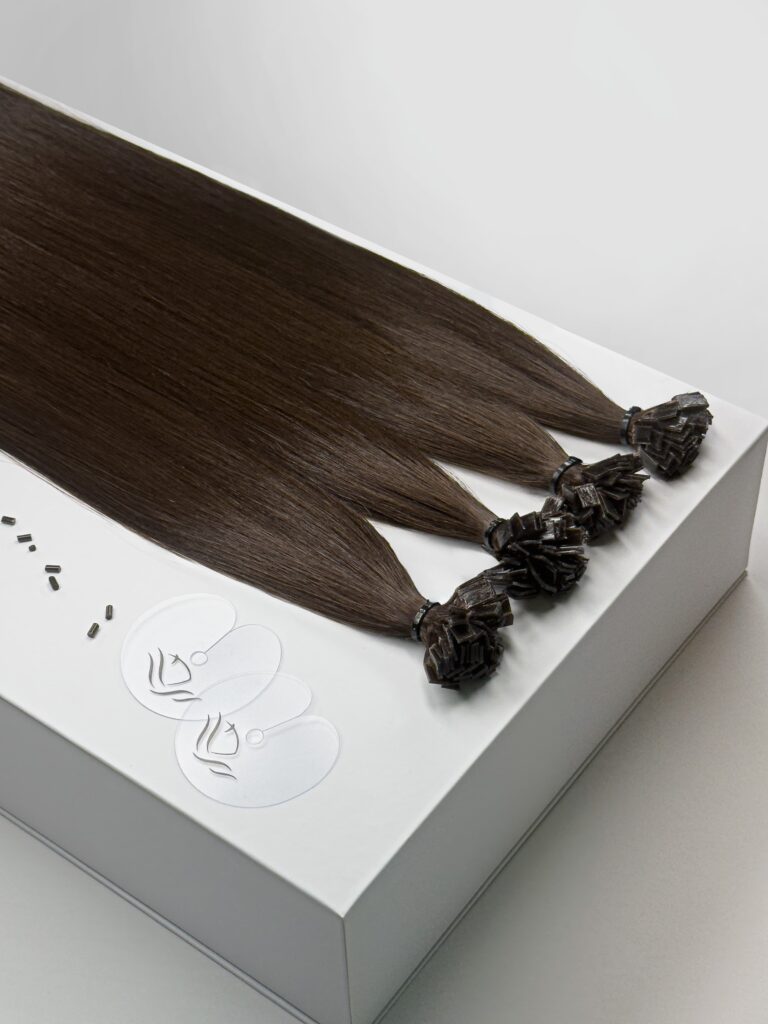 Flat tip pramenovi u nijansi Soft Black na beloj kutiji Extension