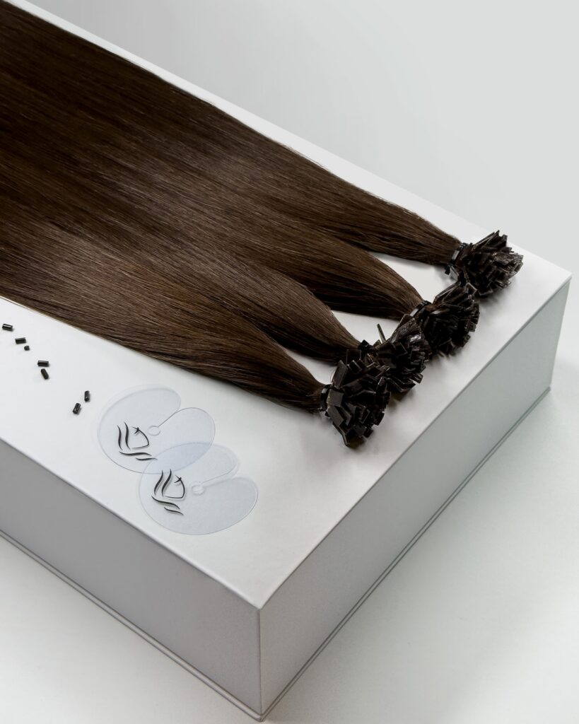 Flat tip pramenovi u nijansi Dark Brown na beloj kutiji Extension