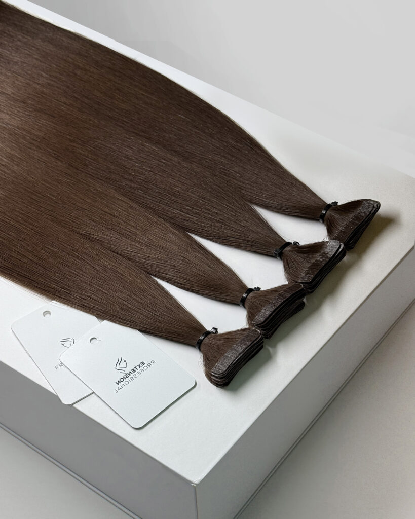 Tape in pramenovi u nijansi Dark Brown sa etiketama Extension