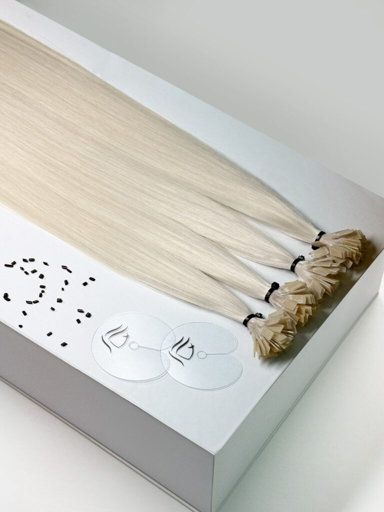 Flat tip pramenovi u nijansi Ice Blonde na beloj kutiji Extension